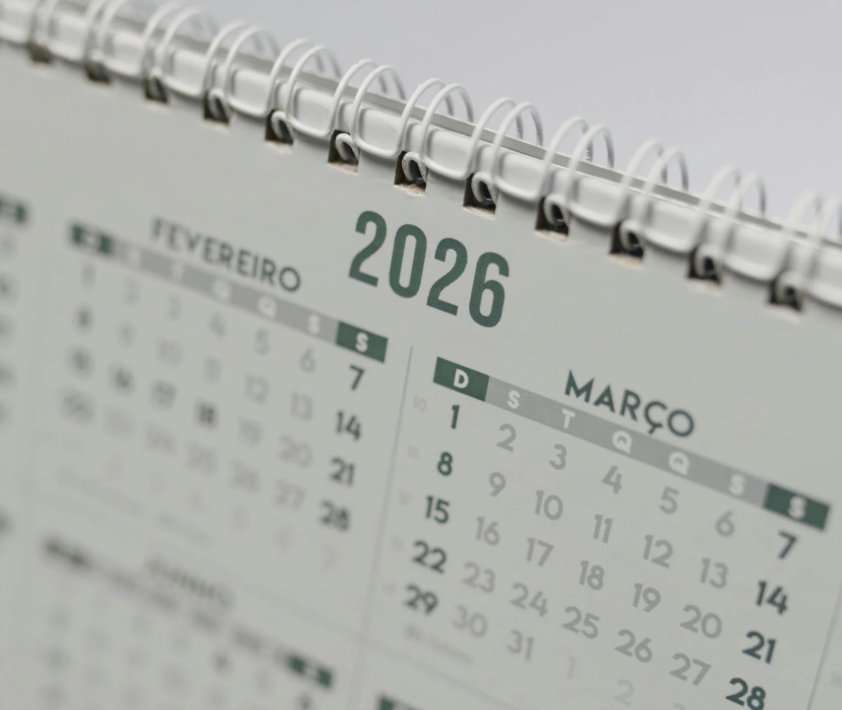 Spiral-bound calendar for month-to-month agreements